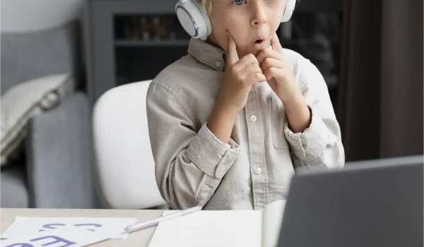 عکس کودک رایپویی در حال یادگیری